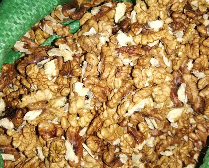 I will sell shelled Polish walnuts, amber color, for baking, oil, baklava, etc
