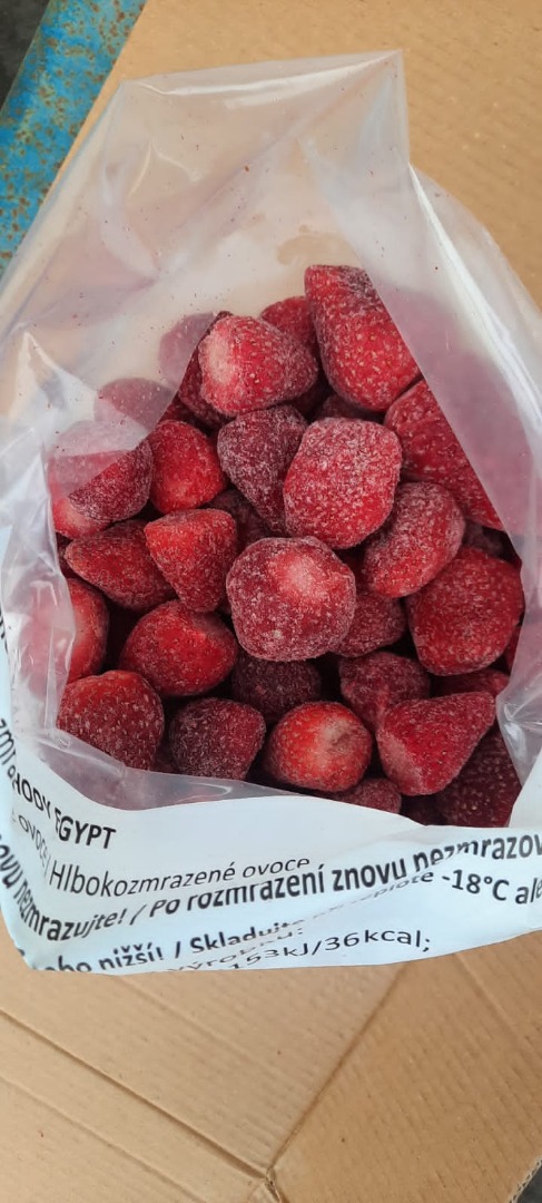 IQF frozen strawberries grade A uncalibrated without pesticides
