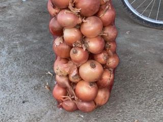 I'm looking for a buyer for onions. Onions from