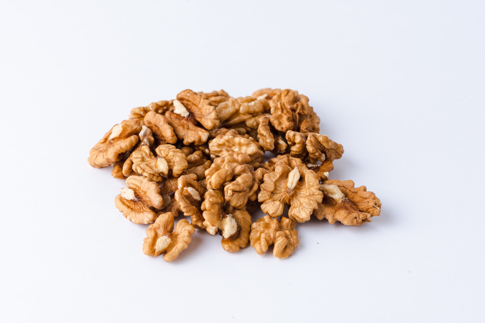 I offer you hight quality of sorted walnut kernels from Romania