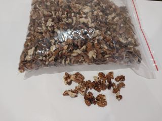 Shelled walnut
