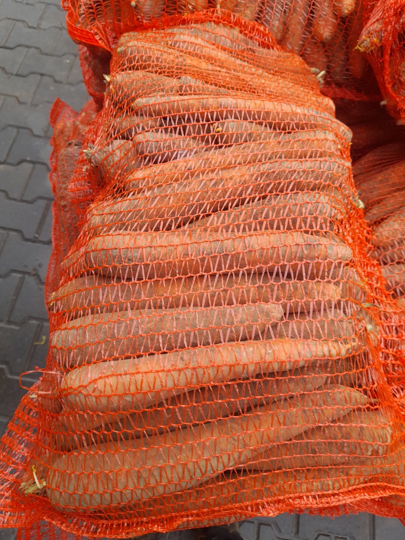 I will sell commercial carrots in a 10kg bag or loose, dirty, for washing