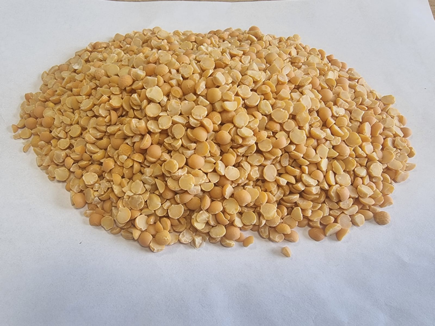 Yellow split peas Price given FCA Osina Mała, 98-358 Kiełczyglow Purity: 99% Method of packaging on clients' request Price to be agreed and final confirmation