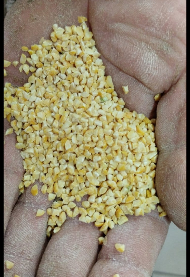 Ground peas, groats, in big bags