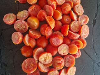 I will sell Frozen Cherry tomatoes 20tons Packed in
