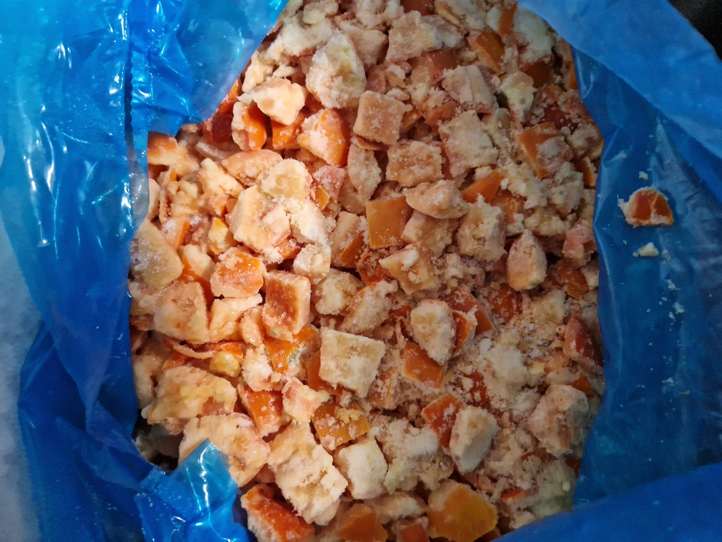 I will sell frozen tomatoes 20x20, packed in 10 kg