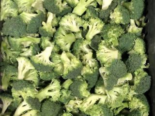 IQF Frozen Broccoli Florets: Grade: A Size: 3-6 CM