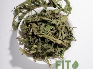 organic dandelion leaf, Taraxacum officinale folia