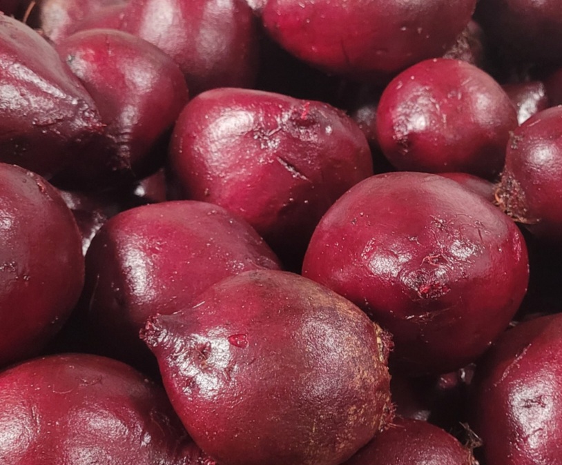 Hello, I am selling beetroots, Monty variety, certificate of integrated production, market quality, caliber and packaging to be agreed