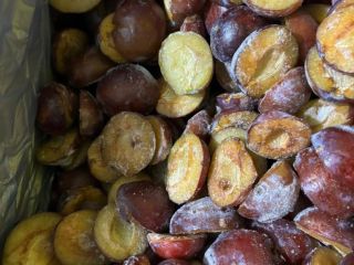 I sell seedless, packed in boxes of 10 kg