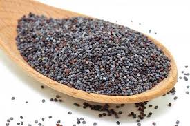 BLUE AND WHITE POPPIES We offer poppy seeds packed both in large bags (big bags) of 1000/1100 kg, and in bags of 25 kg (EUR pallet + foil)