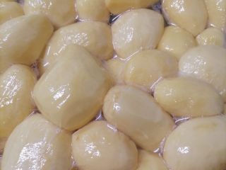 Hello, we sell peeled potatoes in vacuum packed. Type