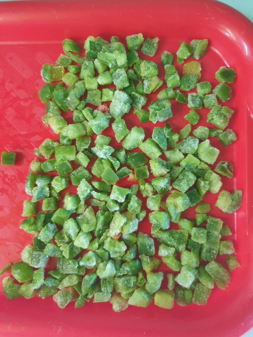 FROZEN GREEN PEPPERS CUBE 10X10, FOR SALE 660KG (2 PALLETS), UNIT PACKAGING 20KG BAG