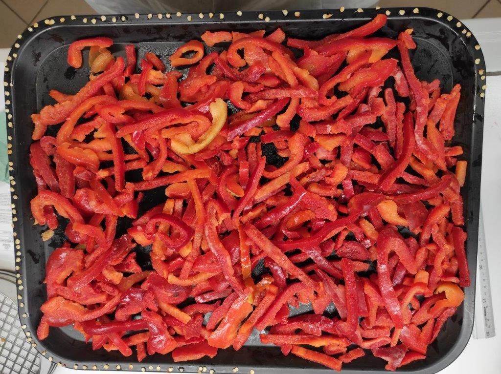 Frozen red peppers, strips, for sale 10.880 kg (17 pallets of 640 kg each)