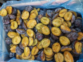 Iqf plums hand cut Stanley variety Crop 2024 Origin:Bosnia