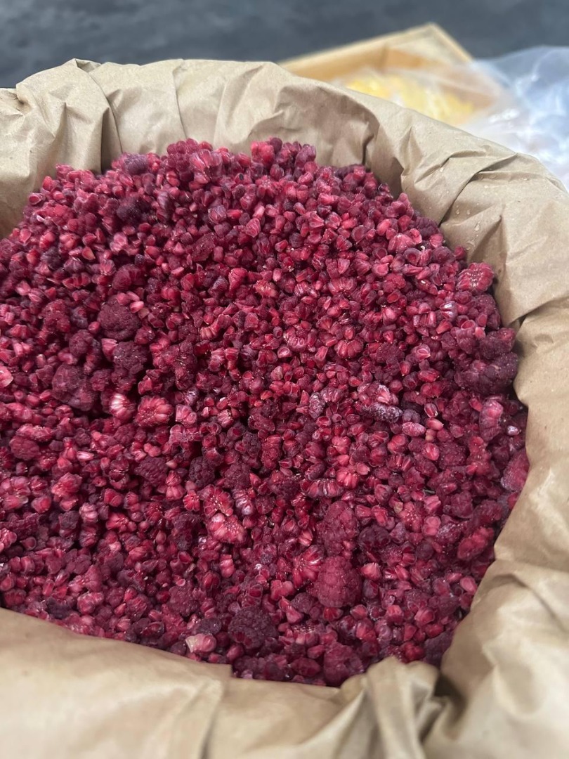 The Slovak company sells frozen raspberries gris (crumble) from warehouses in Slovakia and Ukraine