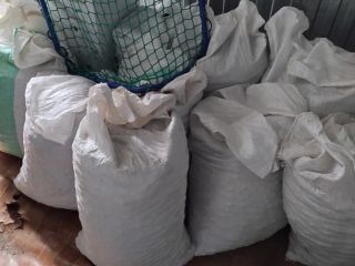 I have 16 bags of chestnuts for sale.