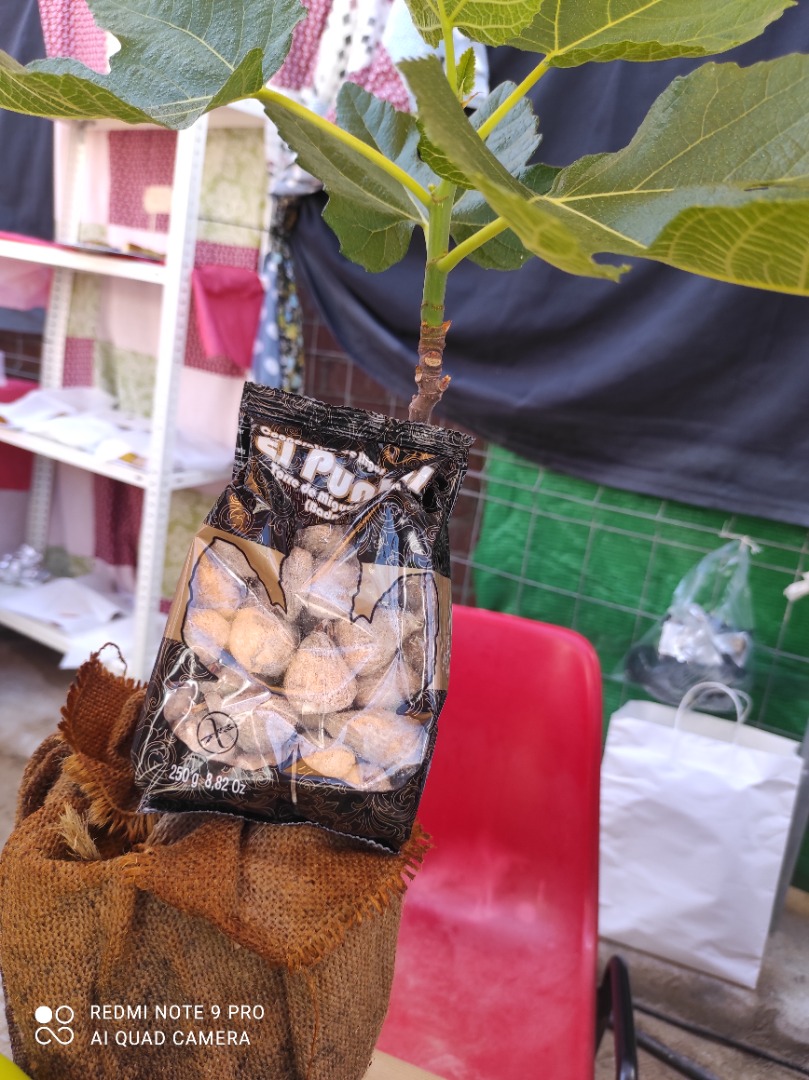Figs are sold in 250 gram bags