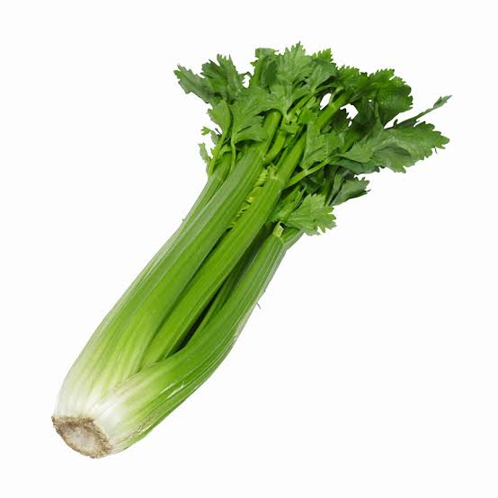 I offer fresh celery (Apium graveolens), a crunchy and nutritious vegetable, ideal for salads, stews and as a healthy snack