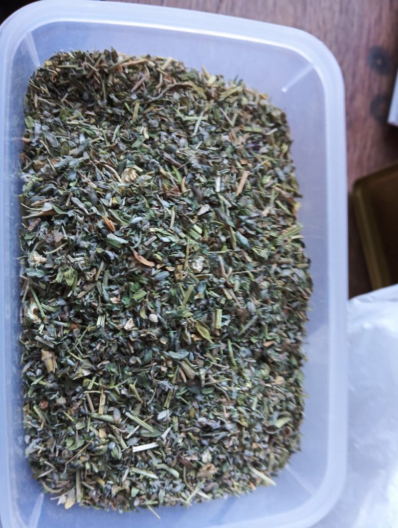 We offer for sale dried mace, Latin name Tribulus, minimum packaging 15 kg bag, 17 bags on a pallet