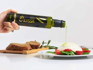 Extra virgin olive oil pressed to the highest standards.