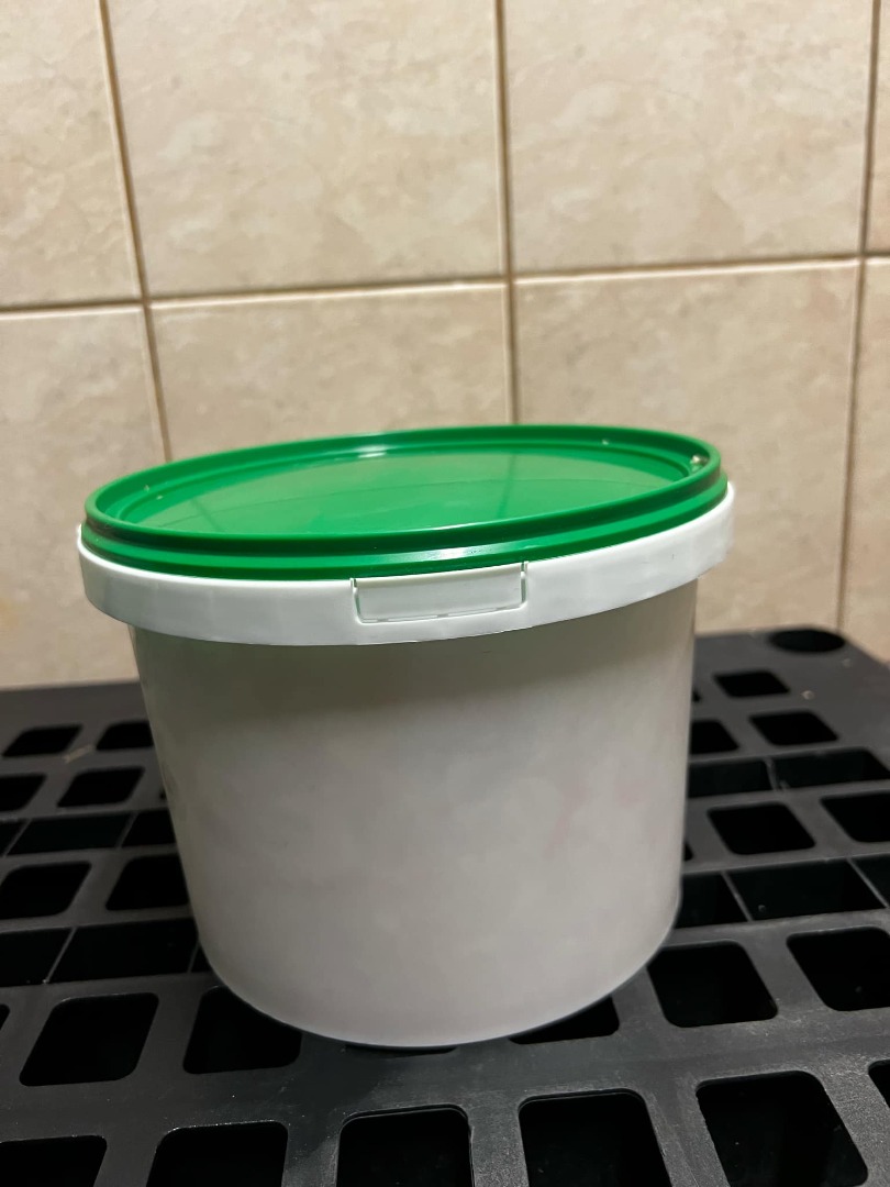 Hello, I have for sale sauerkraut with carrots, fermented using the traditional method, Very high quality, with a simple composition, without added vinegar