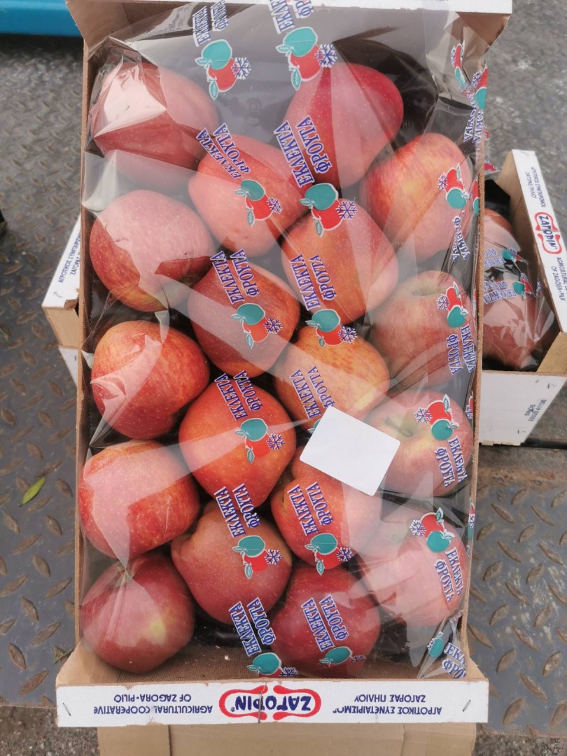I am selling red apple 540kg