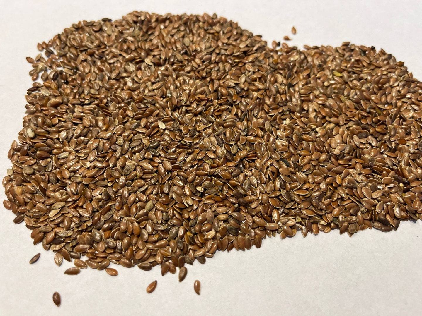 We offer flax seeds and flax oil for the Polish and EU markets