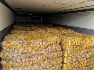 We offer Soraya Potatoes packed in 15kg bags. Caliber