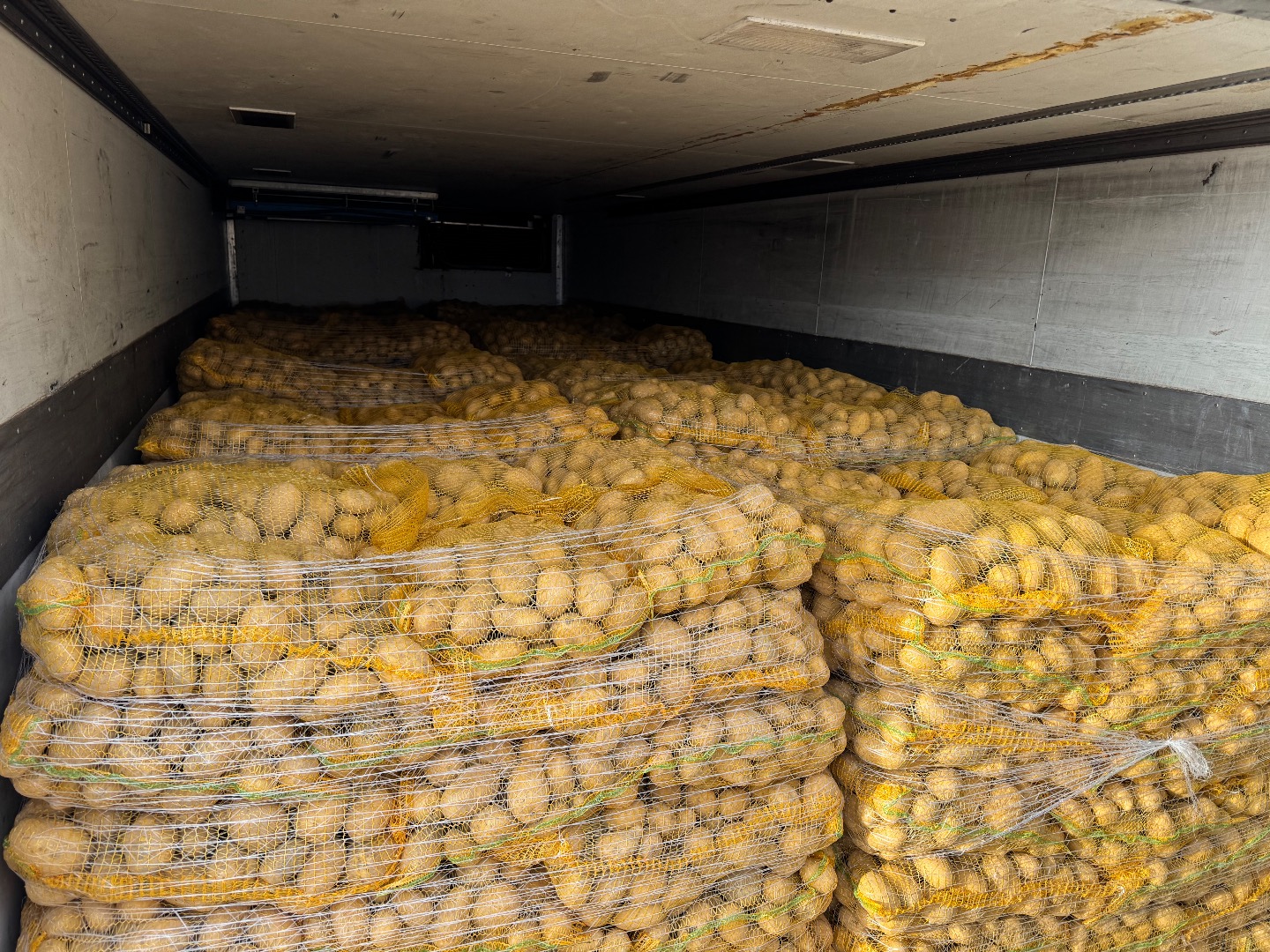 We offer Soraya Potatoes packed in 15kg bags
