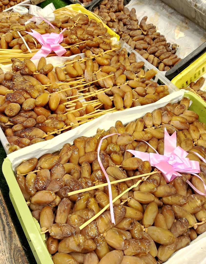 Hello, we are a company that exports dates from Algeria to all countries of the world