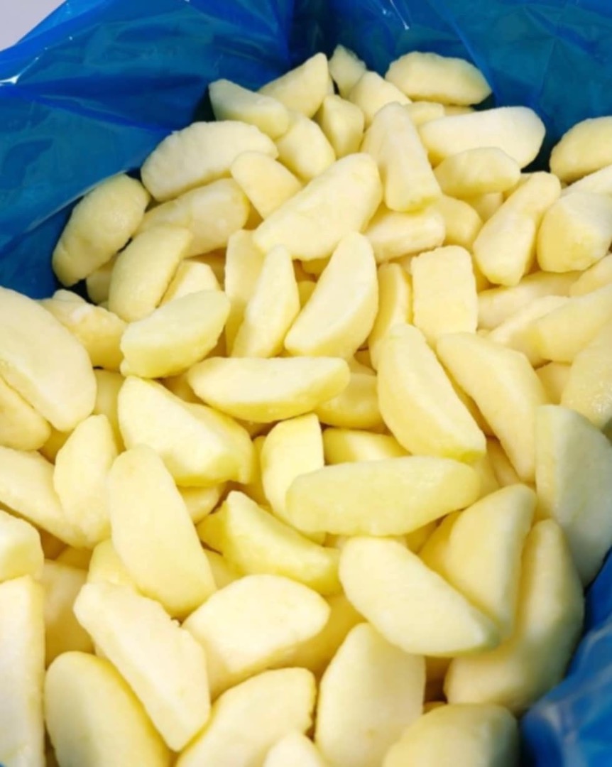 Product offer •Frozen apple cubes – PLN 5.00/kg •Frozen apple segments (4, 8, 12, 16 pieces) – PLN 4.90/kg •Frozen apple half – PLN 4.90/kg •Frozen apple cubes