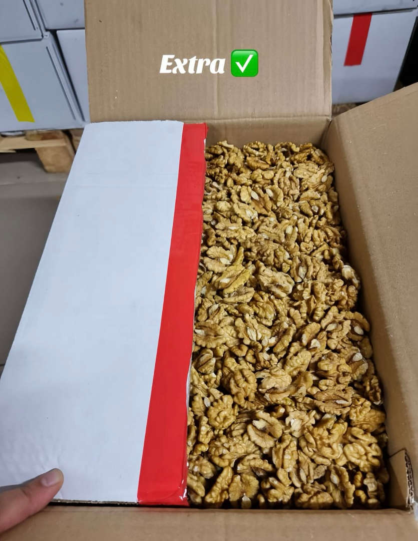 We offer walnuts, white cardboard for export: Warehouse in Romania, Suceava: - 1/2+ - 7.3€ - 1/2 - 6.3€ - 1/2 mix - 5.3€ For any information, please call:
