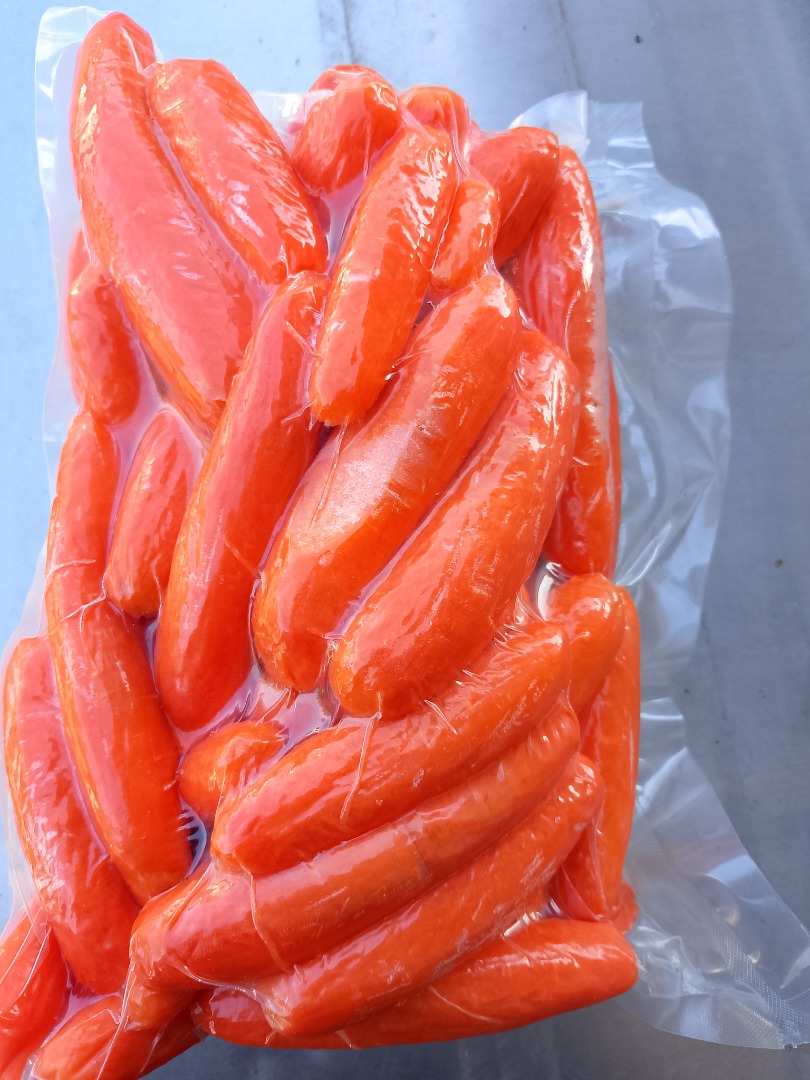 Peeled carrots, vacuum-packed