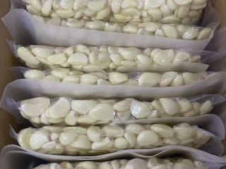 We are the supplier of fresh garlic, peeled garlic,