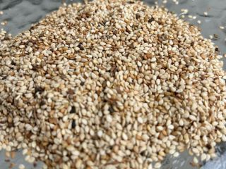 Unhulled sesame seeds - fresh, pure, wholesale. High quality,