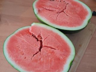 Mirrisimi variety. Brix 11, meaning very sweet. Fruit sizes