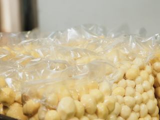 We offer fresh, top-quality vegetables, peeled and vacuum-packed, ready