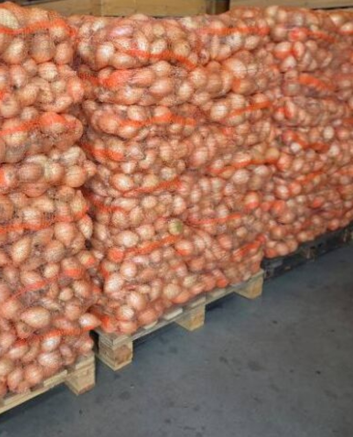 I'm selling onions in hard skins