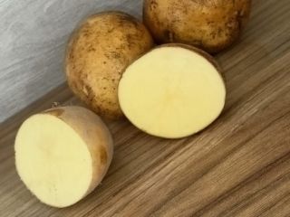 I have for sale Soraya potatoes, graded Caliber 5+.