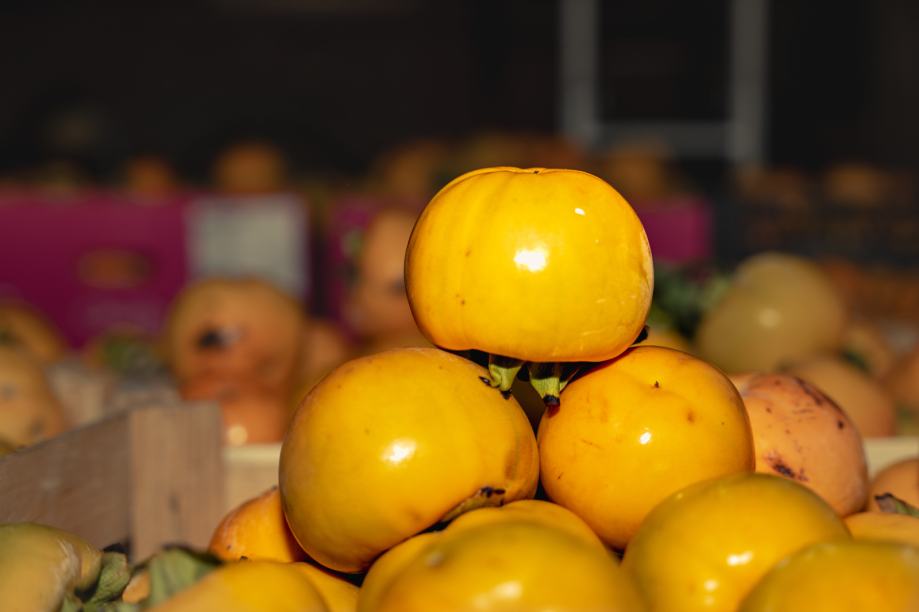 Dried persimmon – naturally sweet, no added sugar: • 250 g → €6 • 1 kg → €20 Fresh persimmon (regular) – straight from the tree, full of flavor: • €2/kg
