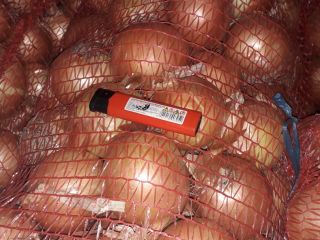 The producer is selling onions from the 2025 harvest.
