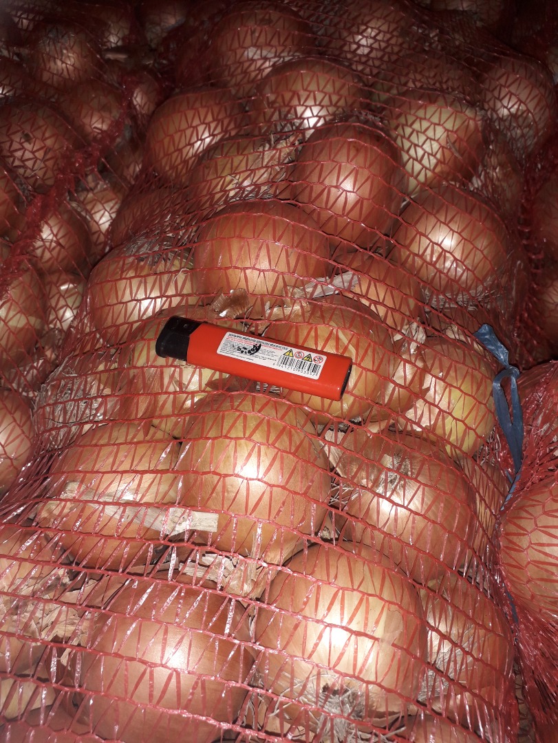 The producer is selling onions from the 2025 harvest