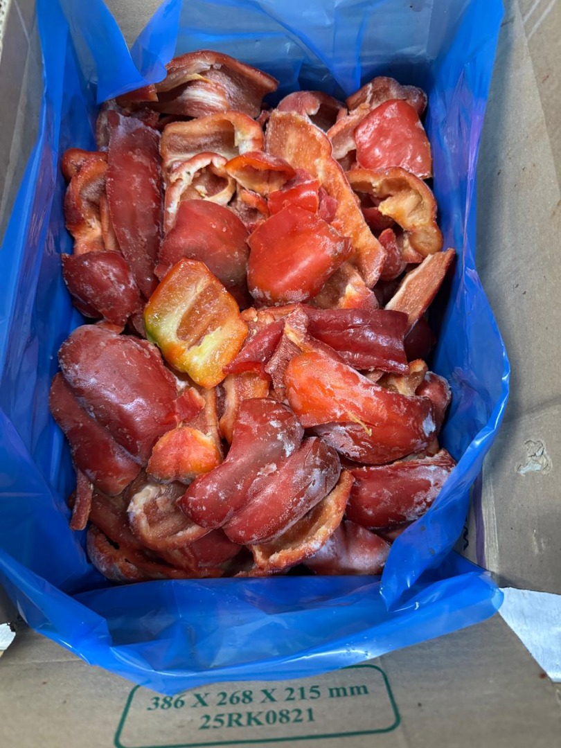 Frozen red peppers, strips, sold by 20,000 kg, individually wrapped, 8 kg cardboard bags