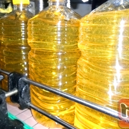 Refined Sunflower Oil Origin: Tanzania Approximate price: 1L / €1.07 ⸻ Available in various formats: • 1L / 5L / 10L / 12L PET bottles • Flexitank Wholesale
