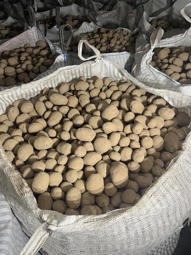 I'm selling Vineta ware potatoes
