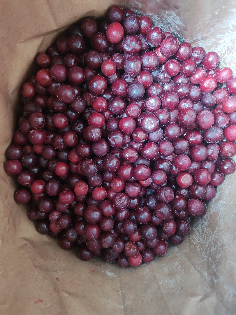 I am selling frozen cherries, 25 kg bag