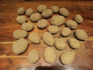 Selling 500 tons of Fontane potatoes, in crates. Please