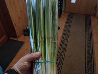 Hello, I sell chives in bunches and by weight.