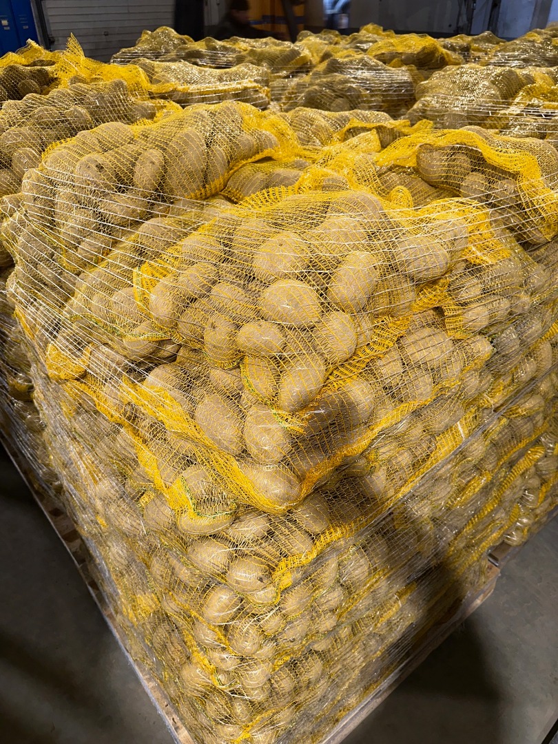 I am selling large quantities of FRIES AND EDIBLE POTATOES